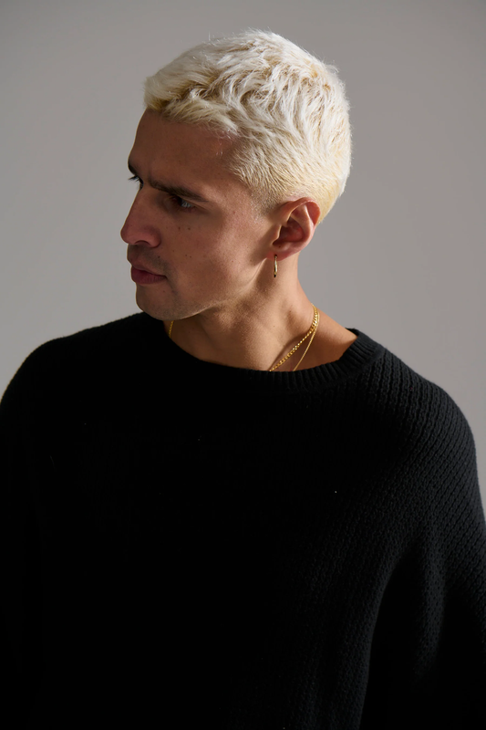 Experience the Luxurious Long Sleeve Knit: Perfect for Any Occasion